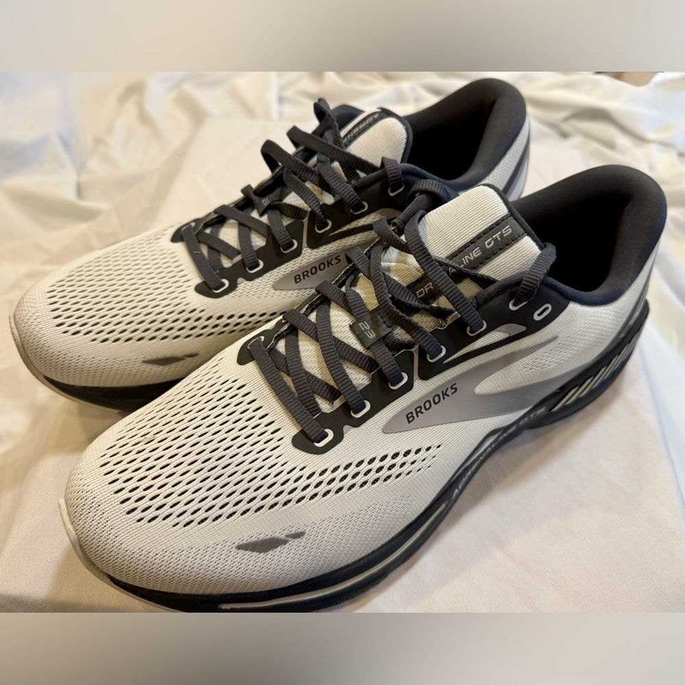 Brooks Adrenaline GTS 23 11.5 wide